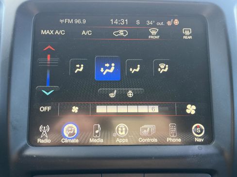 Used 2017 Jeep Cherokee Latitude w/ Cold Weather Group image 10