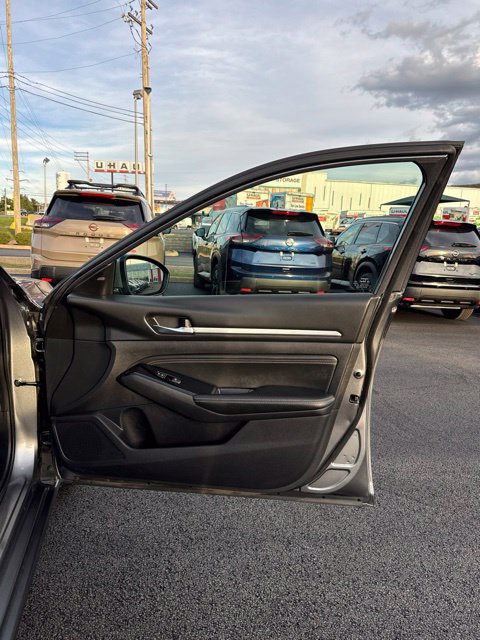 Used 2020 Nissan Altima 2.5 SV FWD image 15