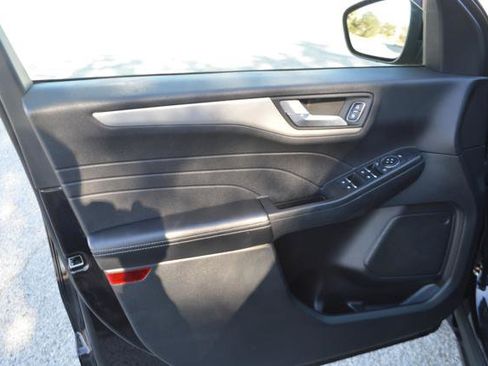 Used 2021 Ford Escape SE w/ Cold Weather Package image 11