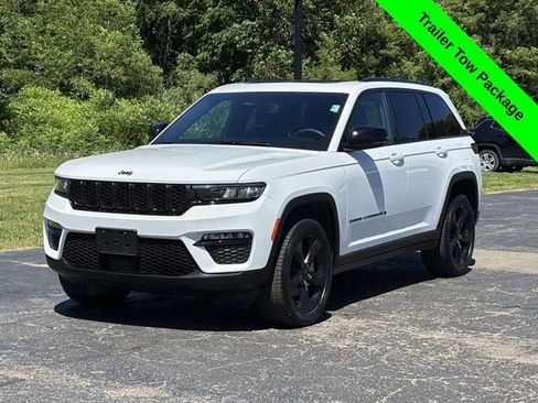 Used 2024 Jeep Grand Cherokee Limited w/ Black Appearance Package AWD/4WD image 31