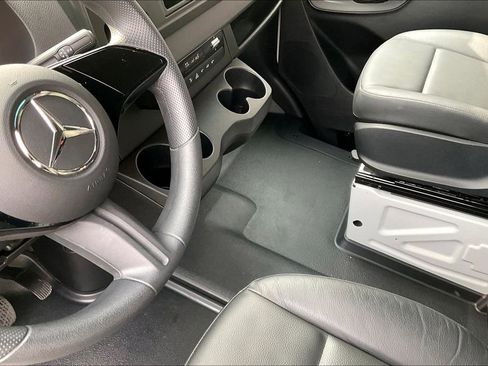 Used 2025 Mercedes-Benz Sprinter 2500 image 14