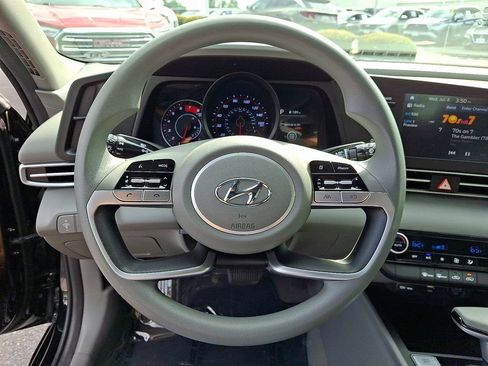 Used 2023 Hyundai Elantra SEL FWD image 18