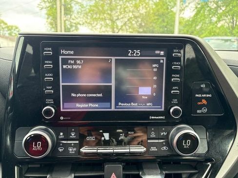 Used 2021 Toyota Highlander L AWD/4WD image 15