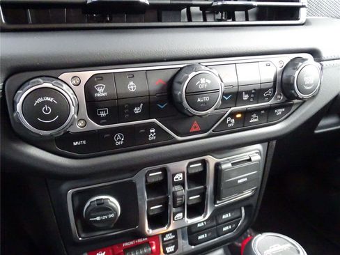 New 2025 Jeep Gladiator Rubicon image 30