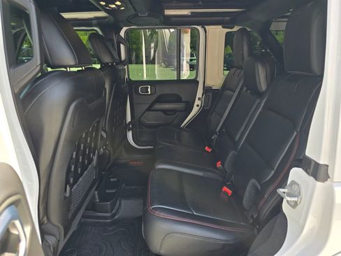 Used 2021 Jeep Wrangler Unlimited Rubicon w/ Xtreme Recon 35" Tire Package AWD/4WD image 11