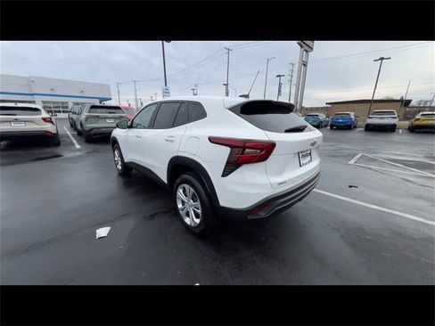 Used 2025 Chevrolet Trax LS image 6