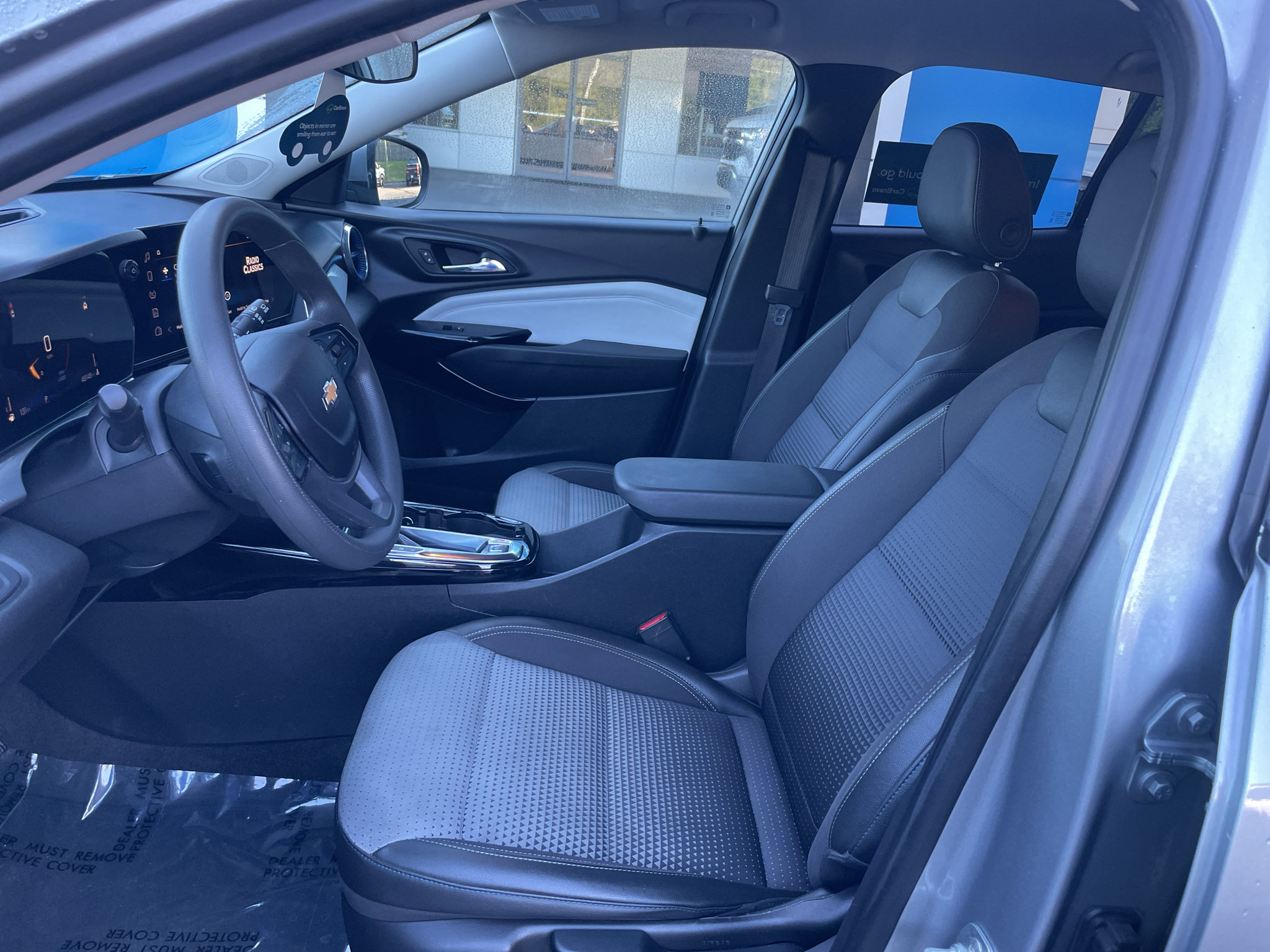 Certified 2025 Chevrolet Trax LT FWD image 11