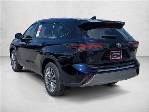 New 2026 Toyota Highlander Platinum AWD/4WD image 7