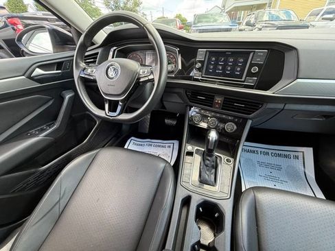 Used 2020 Volkswagen Jetta SE FWD image 3
