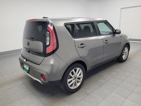 Used 2017 Kia Soul + image 9
