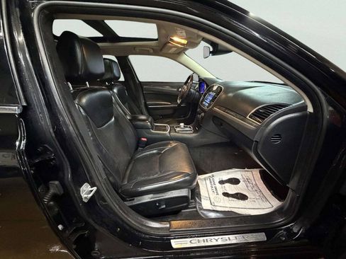 Used 2018 Chrysler 300 Limited w/ Safetytec Plus Group AWD/4WD image 31