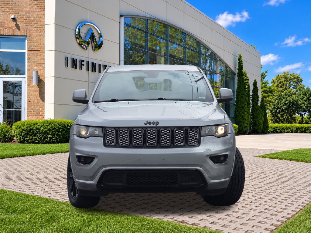 Used 2018 Jeep Grand Cherokee Altitude AWD/4WD image 3