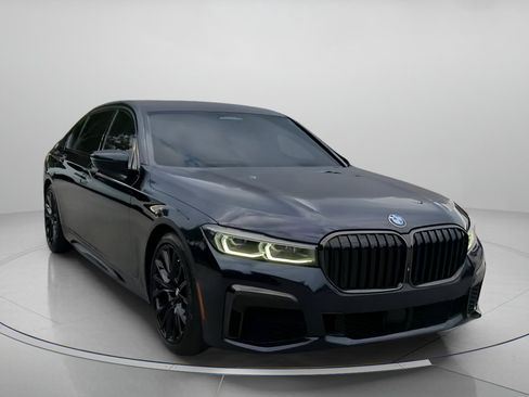 Used 2021 BMW 750i xDrive w/ Luxury Rear Seating Package AWD/4WD image 4