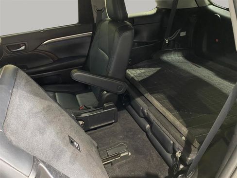 Used 2019 Toyota Highlander Limited Platinum image 25