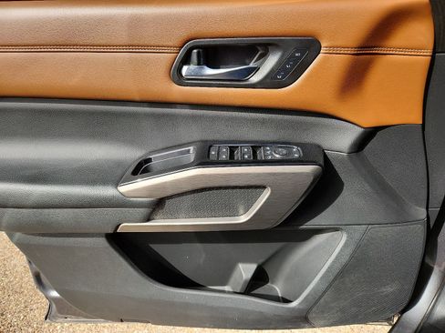 Used 2023 Nissan Pathfinder Platinum image 12