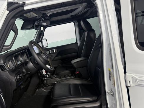 Used 2025 Jeep Wrangler Unlimited Sahara AWD/4WD image 23