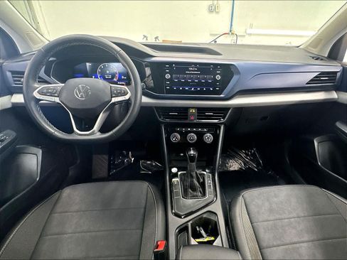 Used 2023 Volkswagen Taos SE w/ Panoramic Sunroof Package FWD image 10