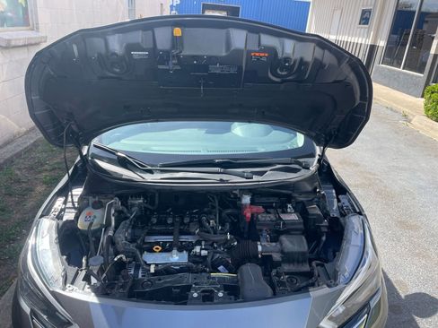 Used 2025 Nissan Versa SV image 30