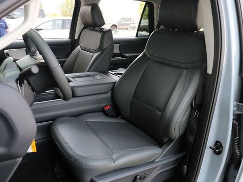 New 2026 Ford Expedition Active AWD/4WD image 18