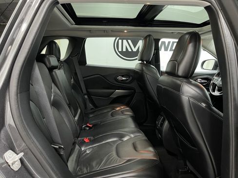 Used 2021 Jeep Cherokee Limited image 31