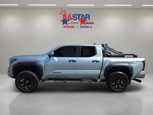 Used 2024 Toyota Tacoma TRD Off-Road w/ TRD Off Road Upgrade Package image 4