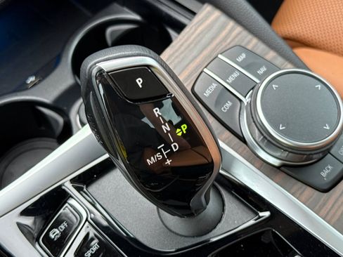 Certified 2023 BMW 530e w/ Premium Package image 27