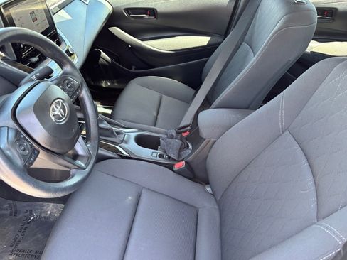 Used 2025 Toyota Corolla LE FWD image 17