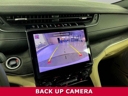 Used 2025 Jeep Grand Cherokee Limited AWD/4WD image 14
