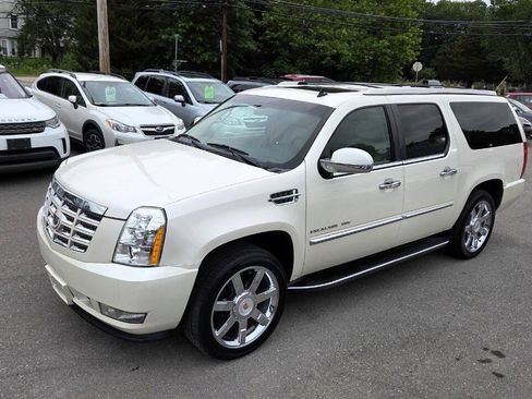 Used 2010 Cadillac Escalade ESV Luxury AWD/4WD image 2