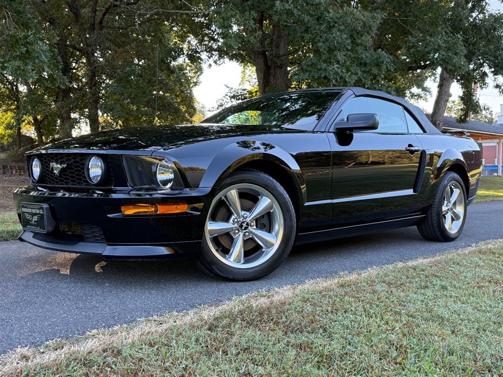 Used 2007 Ford Mustang GT RWD image 2