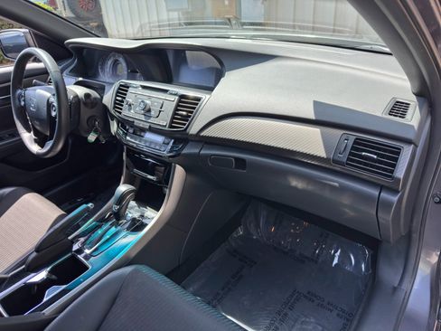 Used 2017 Honda Accord Sport image 13