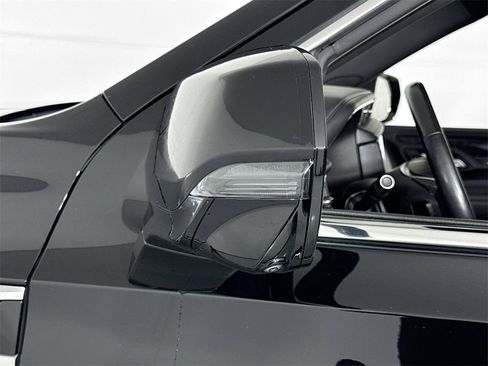 Used 2022 GMC Yukon Denali image 9