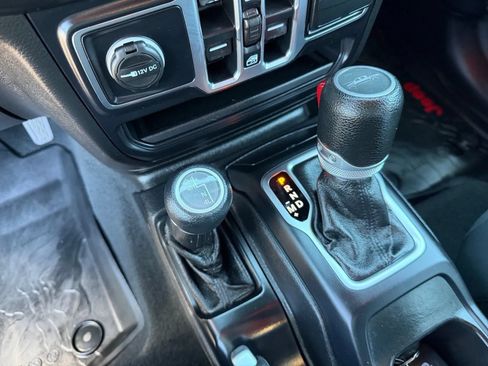 Used 2020 Jeep Gladiator Sport w/ Quick Order Package 24S AWD/4WD image 15