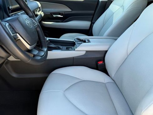 Used 2024 Toyota Grand Highlander XLE image 13