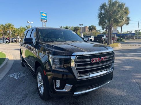 Used 2022 GMC Yukon XL SLT w/ SLT Luxury Package image 2