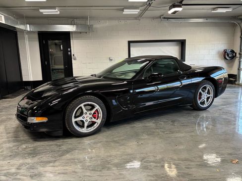 Used 2004 Chevrolet Corvette Convertible w/ Preferred Equipment Group RWD image 5