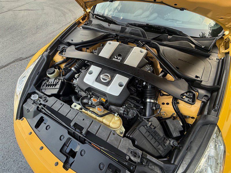 Used 2017 Nissan 370Z Coupe RWD image 27