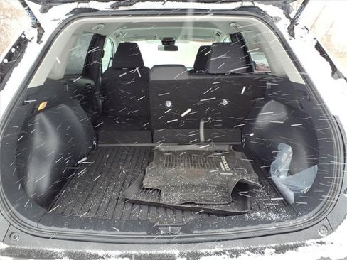 Certified 2022 Toyota Corolla Cross LE image 8