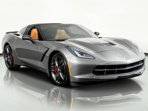 Used 2015 Chevrolet Corvette Stingray Coupe w/ 2LT Preferred Equipment Group image 4