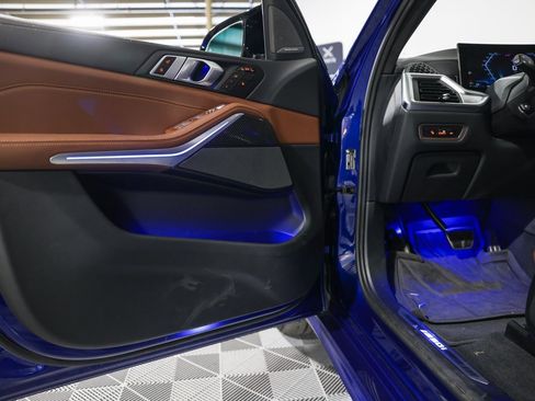 Used 2025 BMW X7 M60i image 28