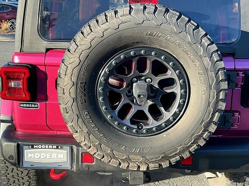 Used 2022 Jeep Wrangler Unlimited Rubicon w/ Xtreme Recon 35" Tire Package image 9