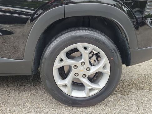 Used 2024 Chevrolet Trax LS w/ LS Convenience Package FWD image 29