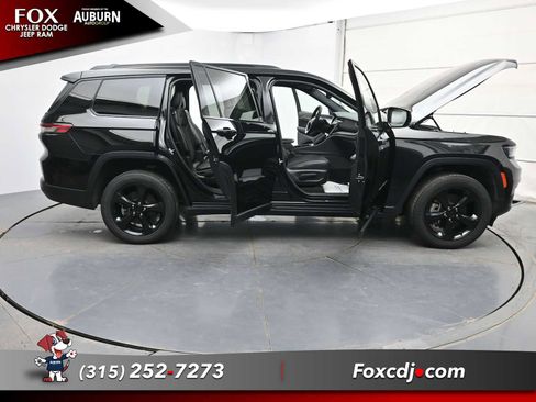 Used 2023 Jeep Grand Cherokee L Laredo image 40