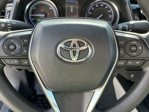 Used 2019 Toyota Camry LE image 18