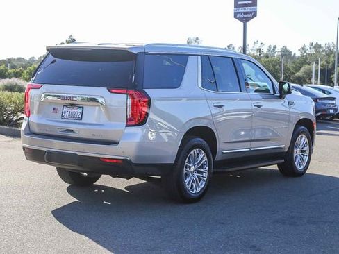 Used 2024 GMC Yukon SLT w/ SLT Luxury Package AWD/4WD image 5