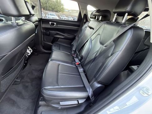 Used 2022 Kia Sorento S image 25