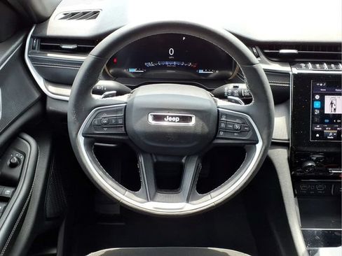 Used 2023 Jeep Grand Cherokee Altitude AWD/4WD image 13