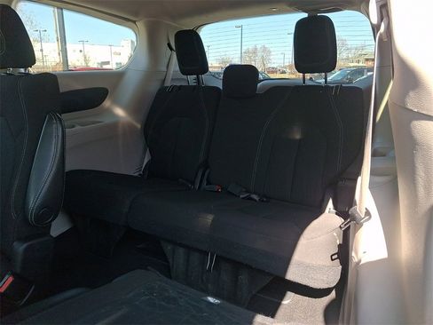 Used 2023 Chrysler Voyager LX image 13