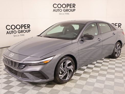 Certified 2025 Hyundai Elantra Sport image 9