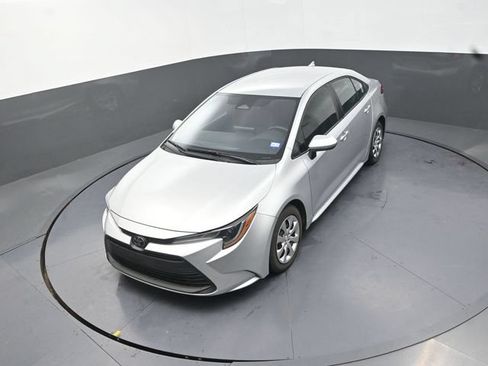 Used 2025 Toyota Corolla LE FWD image 25
